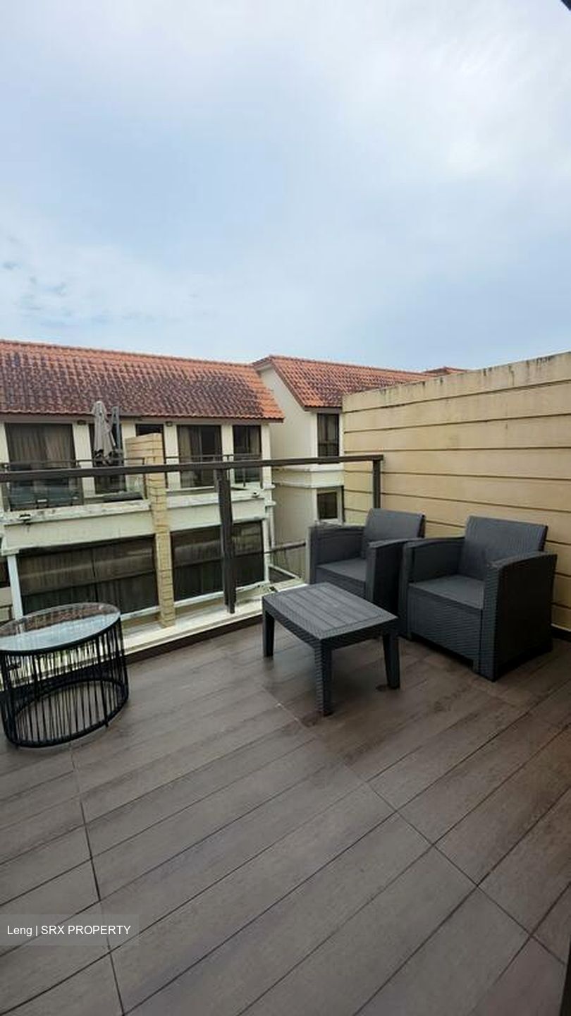 Holland Link (D10), Terrace #509647091
